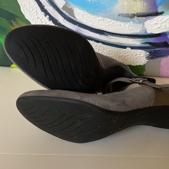 Clarks Suede and Leather Gray Heels, Size 8.5, 2.5” Heels - Picture 6 of 6
